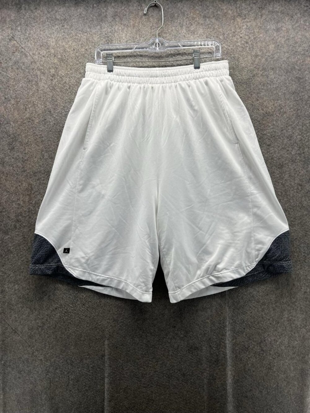 Jordan Shorts Mens 2XL White Basketball Mesh Lightweight Trim Jumpman 9 Inseam